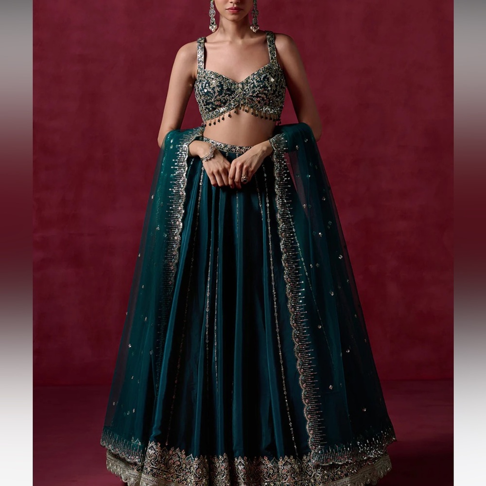 Lashkaraa Teal Green Embroidered Lehenga Set (XS)